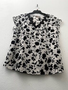 Black & White Floral Lace-Trim V-Neck Blouse for Women